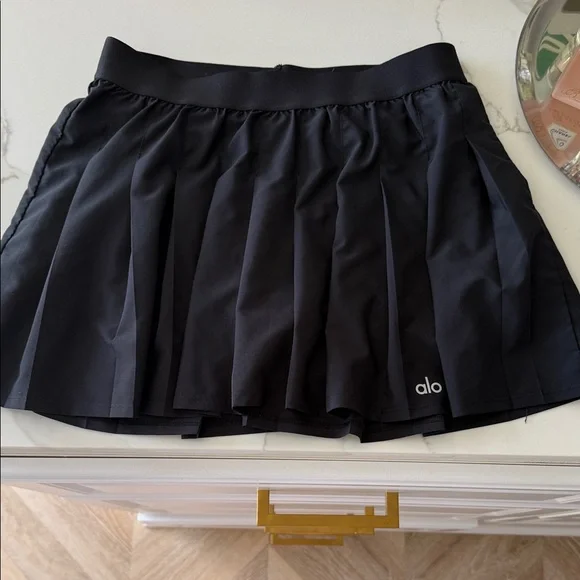 ALO Yoga Black Pleated Mini Skirt - Picture 2 of 8